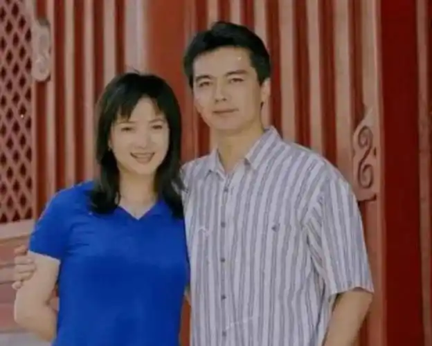 演员何晴,有过一段婚姻,42岁嫁廖京生终获幸福