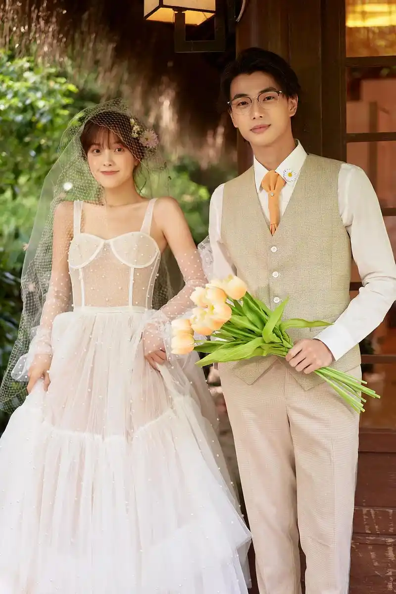 夏日轻氧感婚纱照万物浪漫却逊色于你