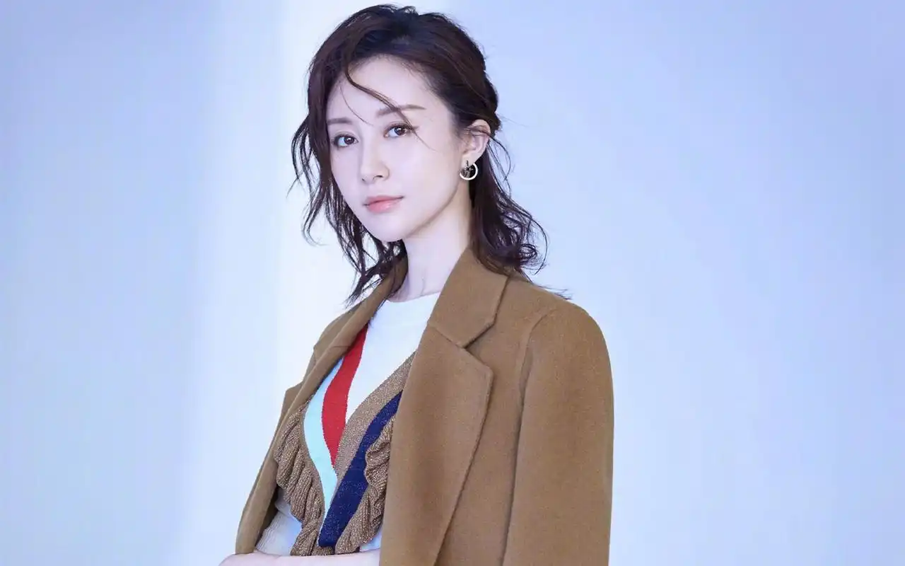 舒畅清新唯美杂志写真图片桌面壁纸