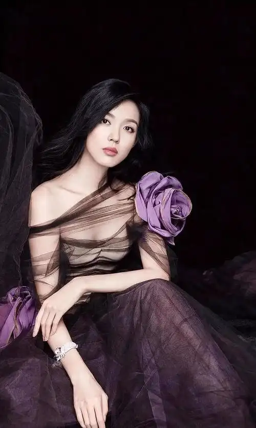 中国第一个世界小姐冠军张梓琳到底有多美美得令人惊艳