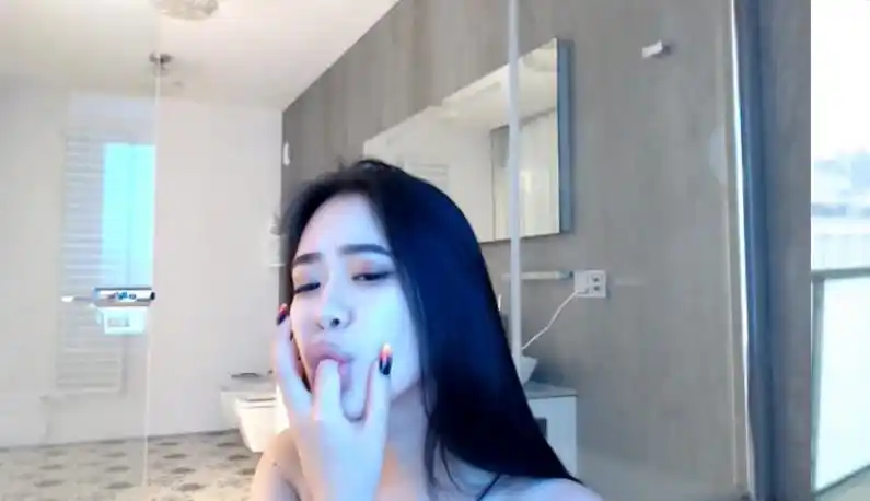 [欧美] li chang show~趴在床上露半球~还不忘玩身体海浪~0201-2