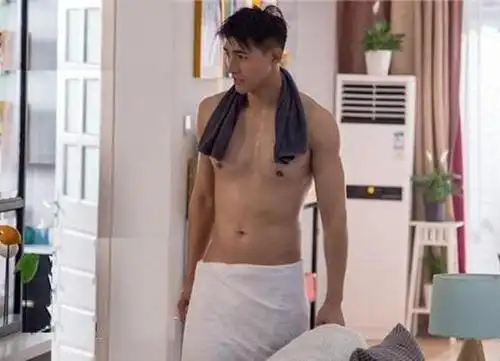 冲浙大女神看《顾小姐》,却入了李子峰的坑,易烊千玺审美果然好