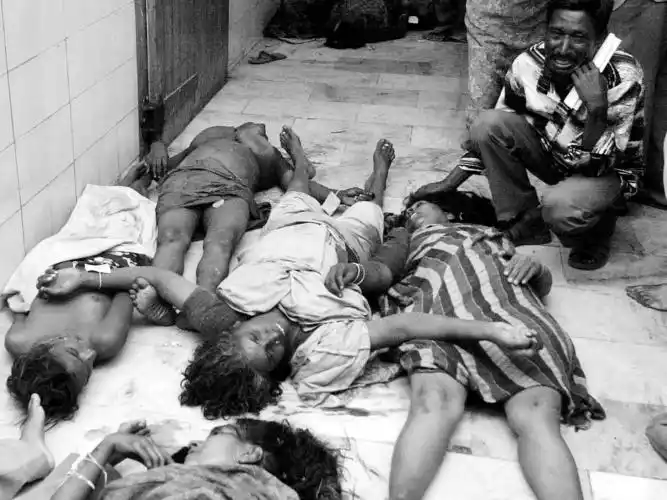 印度尼西亚:疯狂海啸夺命八千七(组图)