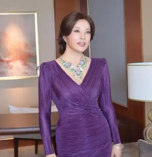 刘晓庆佩戴的10000000元级别的翡翠美图揭秘