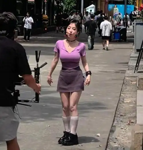 网友晒出早期照片对比,小身板能支撑吗|歌姬|直播|斗鱼|网红_网易订阅