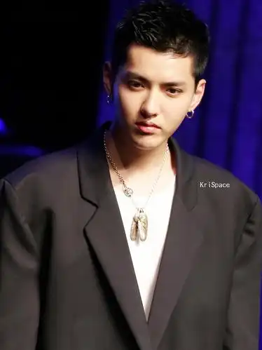 9kila9的相册-短发吴亦凡