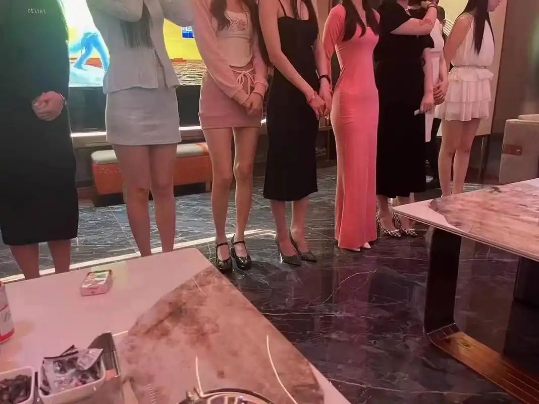 郑州哪个商务ktv陪唱多?郑州陪唱最多的的商务ktv点击主页联系我吧!