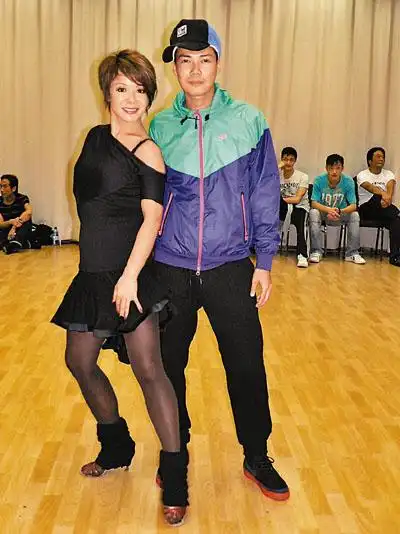 明晚与拉丁舞后黄蕊演出 谢天华「草蜢」 歌舞共谱和谐