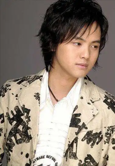 郑源个人资料简介:曾经火遍全国的情歌王子,为何沦落到县城商演?