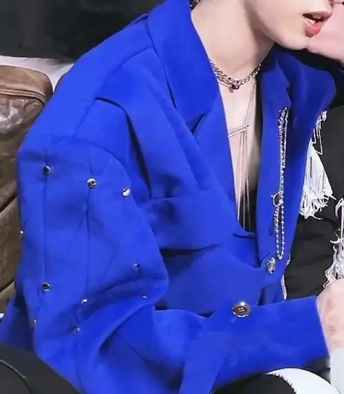 终于看到新鲜的老公了冷白皮77真空西装77项链77深v啊啊啊啊啊