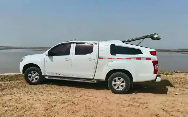 五十铃瑞迈dmax皮卡2023改装案例-运动款货箱盖斜盖