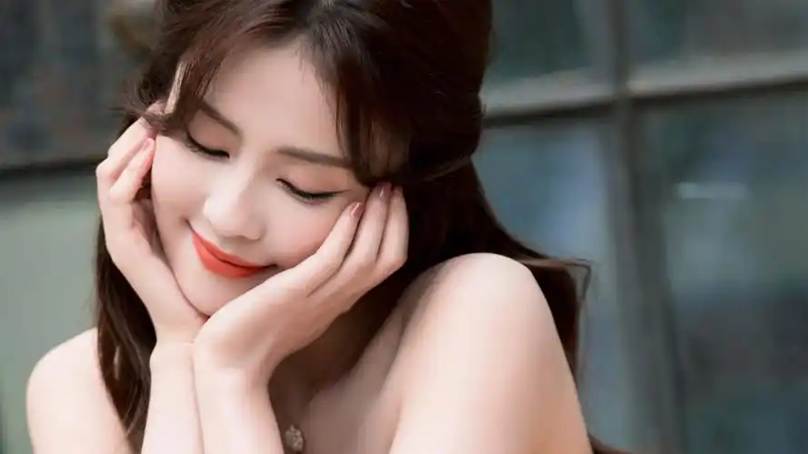 白鹿双手托腮 美女高清壁纸高清大图预览1920x1080_美女壁纸下载_墨鱼