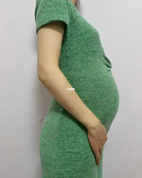 分享一个30周的孕肚照