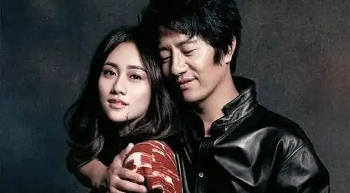 人人认识的刘芸,却遭遇两次辟腿,嫁大18岁郑钧,一家三口好幸福_黄晓明