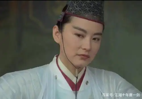 另外三人战不过,任盈盈用剑斩杨莲亭,东方不败心神大乱,不顾生死相救