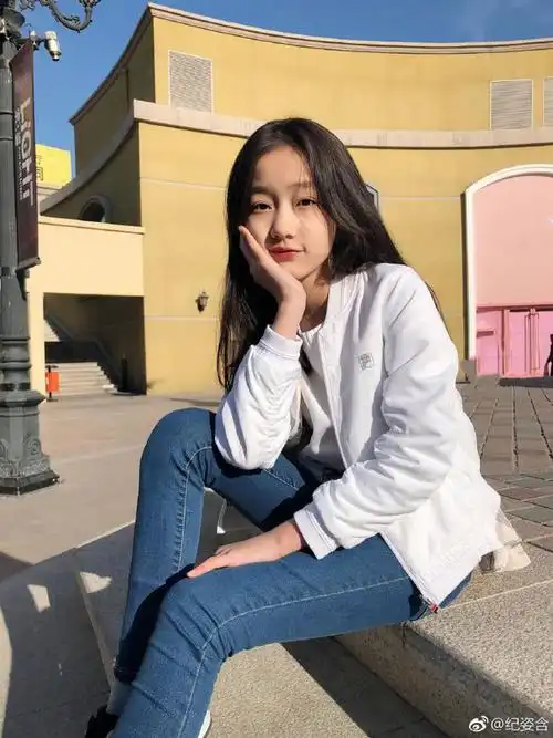 赵薇的女儿罗茜茜真的长大了11岁已经是个小美女了