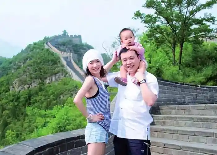 主持人王芳:29岁嫁大15岁教授,31岁独自产检生女,她如今怎样了_类节目