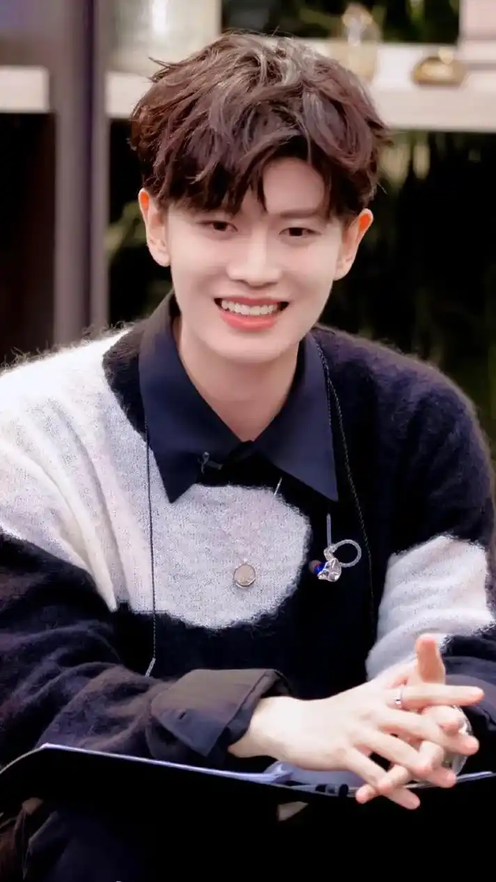 每次只要一看到你的笑容,心情就能瞬间治愈#宝藏男孩 #任嘉伦 - 抖音