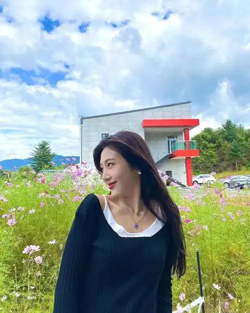 建一个女爱豆生活照图楼