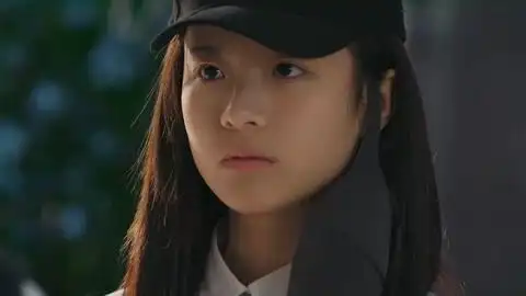 同学两亿岁:宣墨成为学校名人,粉丝的疯狂行为让她不知所措