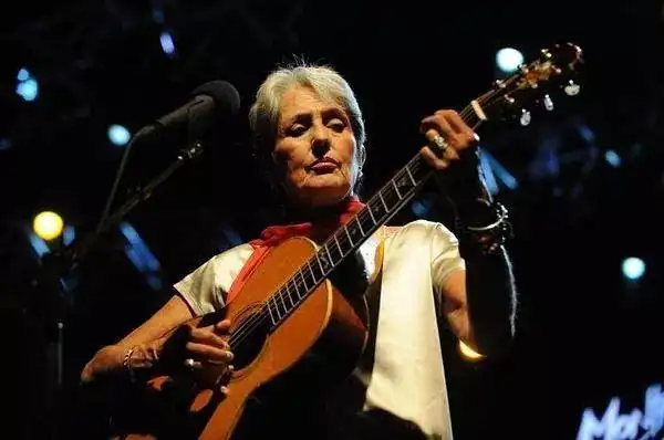 民谣女皇joanbaez现场吉他弹唱真是天籁啊