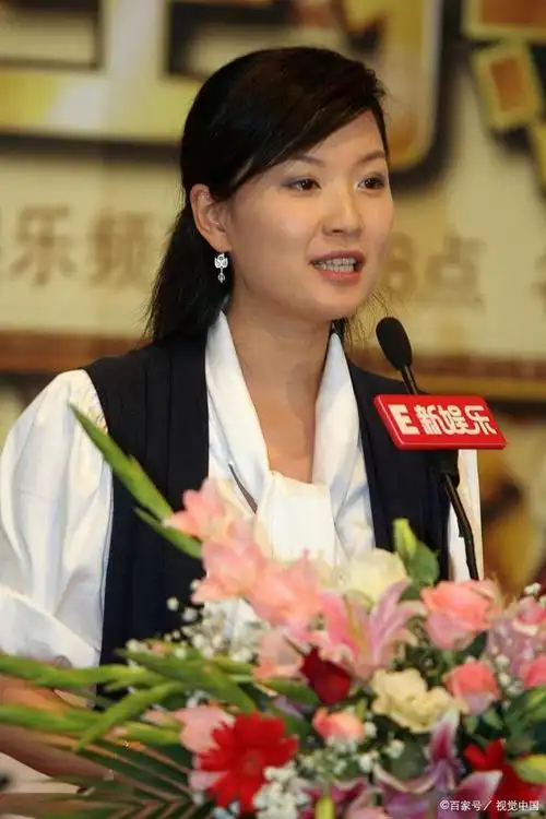 陈蓉是在2021年以前,是观众们熟悉的一个主持人,她在上海东方卫视大方