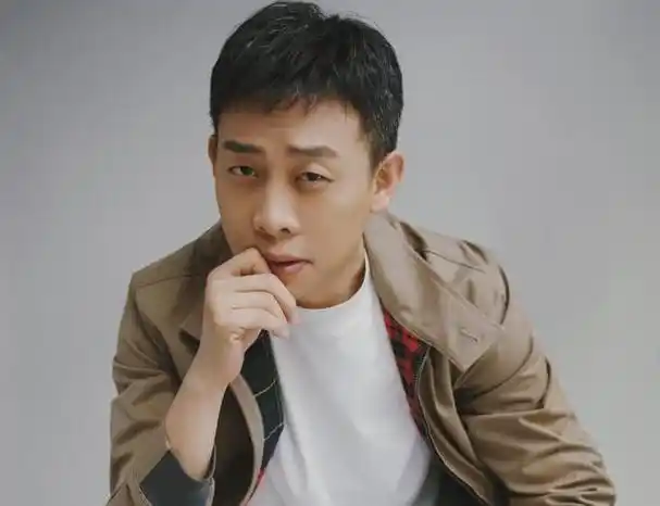 他是谁:与电视剧《狂飙》相比,一点也不差,甚至更接地气!