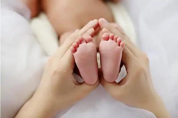 婴儿降生的唯美句子你男哭了(婴儿降生的唯美句子)