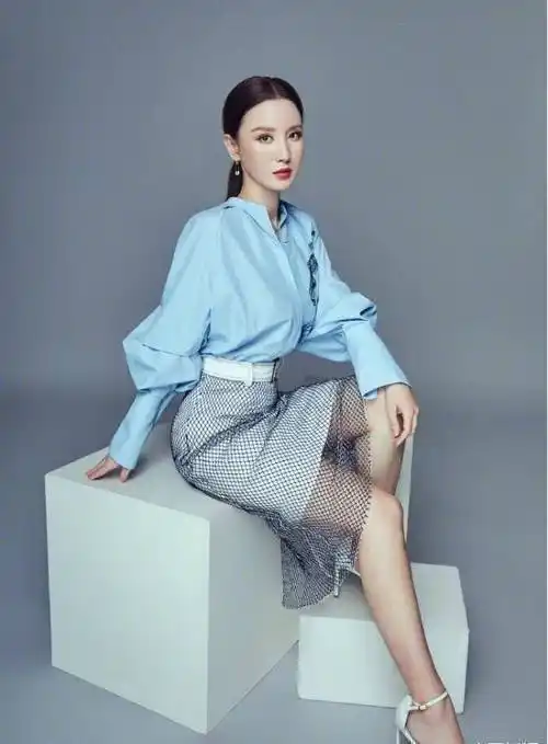 张萌全新写真曝光,肤白貌美气质优雅,逆天长美腿超吸睛_时尚_身材