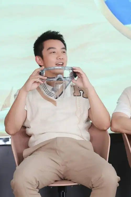 郑恺超话你们的快乐又回来啦!