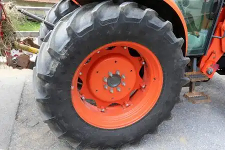 轮子用于运输货物在各种各样的机制和工具照片