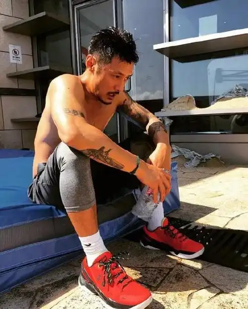 余文乐胖若两人上热搜,肥胖对人的影响究竟有多大?