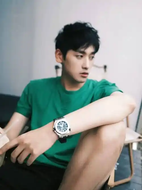 二十岁的荷尔蒙之王:孙寰宇,他的颜值与魅力震撼心灵!