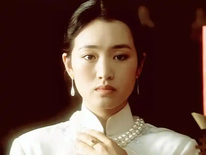 陈凯歌镜头下的巩俐,越长大越能欣赏她的美了