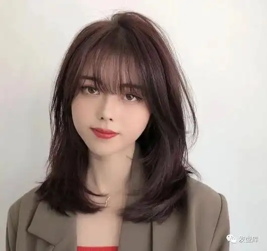 2021年流行免打理减龄齐肩发发型