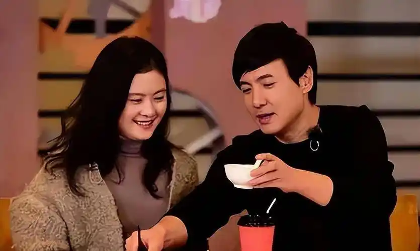 "喜剧大佬"沈腾成名史,从啃老6年到百亿影帝,背后满是心酸_马丽杜