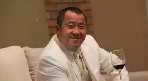 被香港艺人尊称大哥,八卦缠身却能全身而退,曾志伟到底有多牛?