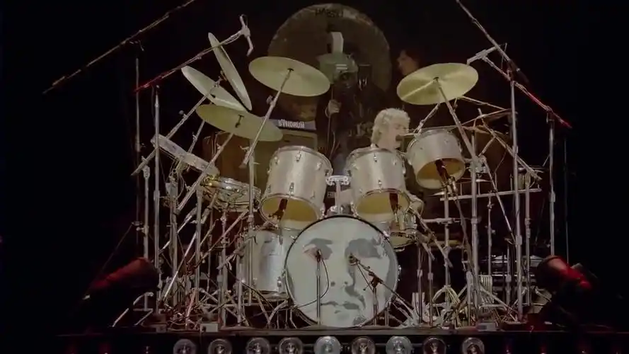 皇后乐队的鼓手其实是被耽误的歌唱家 queen - killer queen im in