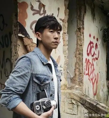 对于演戏的那团热火也没有熄灭,马贯东曾经公开表示十分感谢黎耀祥