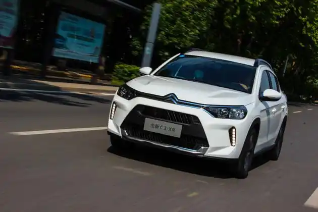 更符合年轻人审美试驾新款雪铁龙c3xr
