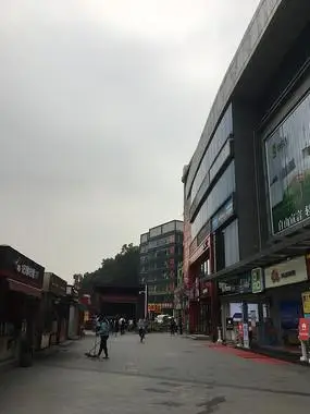 广州永泰地铁站a出口广场