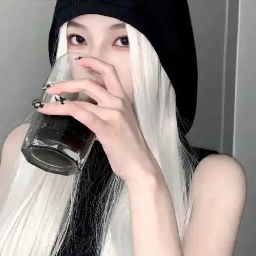 620黑白个性女生头像