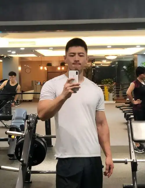 30岁的山东大男孩,毕业于北京体育大学,一身腱子肉完美吸睛!