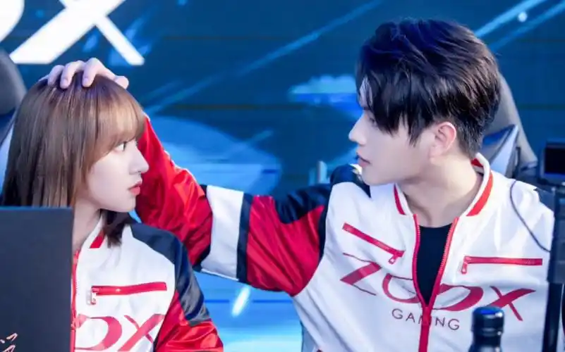 许凯×程潇:理智告诉我不要磕真人,但是,这甜甜的"摸头杀",他俩的cp