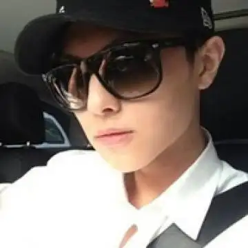 伤感帅气的男生qq头像 一个人的失踪孤独一个世界