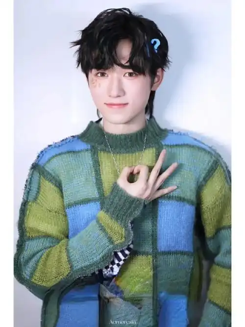 图出自抖音官方账号,拿图吱声#时代少年团宋亚轩  #宋亚轩  #元气甜豆