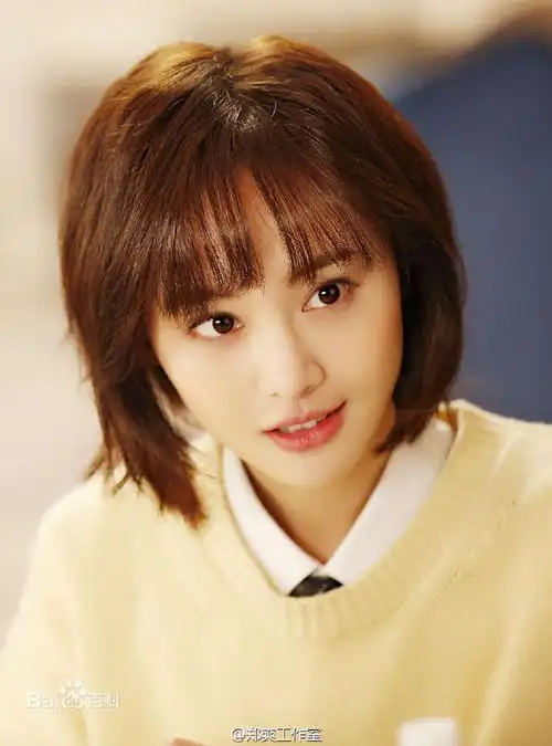 郑爽大步流星秀筷子腿爽妈妈在前面霸气开道