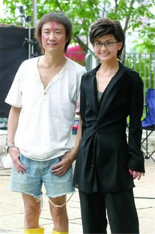 与阿sa隐婚四年郑中基当年很贪玩现与妻子过着平凡日子