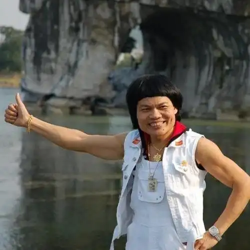 香港男演员八两金老婆照片是谁儿子叶小霆不是亲生吗