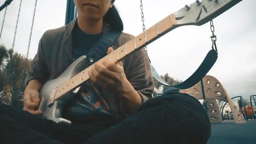 johnson 经典曲目  03:00  来源:好看视频-翻弹 非常好听的电吉他曲